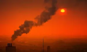 Co to smog i jak powstaje? Zrozum skutki i unikaj zagrożeń
