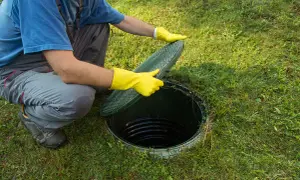 Czy przydomowa oczyszczalnia śmierdzi? Sprawdź przyczyny nieprzyjemnych zapachów