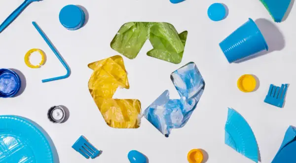 Recykling plastiku: co powstaje i jak wpływa na naszą planetę