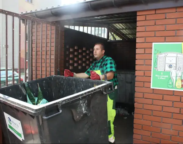Gdzie wyrzucić plastikowe krzesło? Sprawdź najlepsze opcje utylizacji